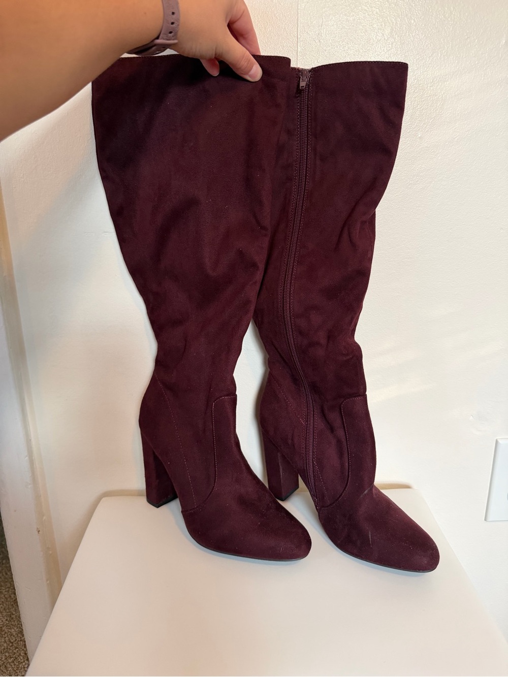 Heart in D burgundy suede boots